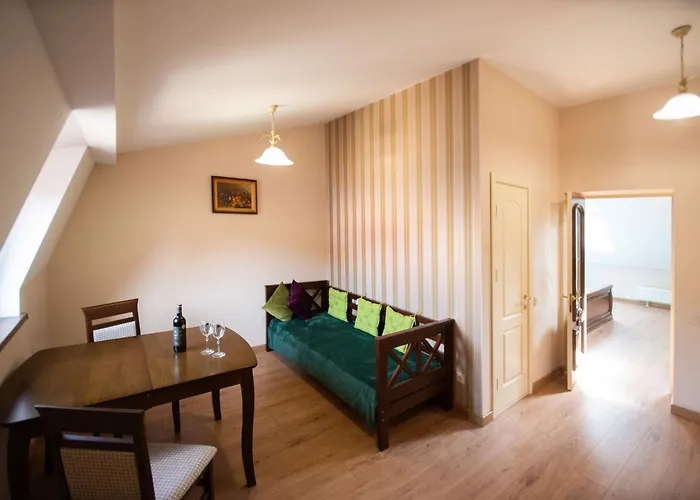 Apart Yaroslava Osmomysla 9 Square - City Center
