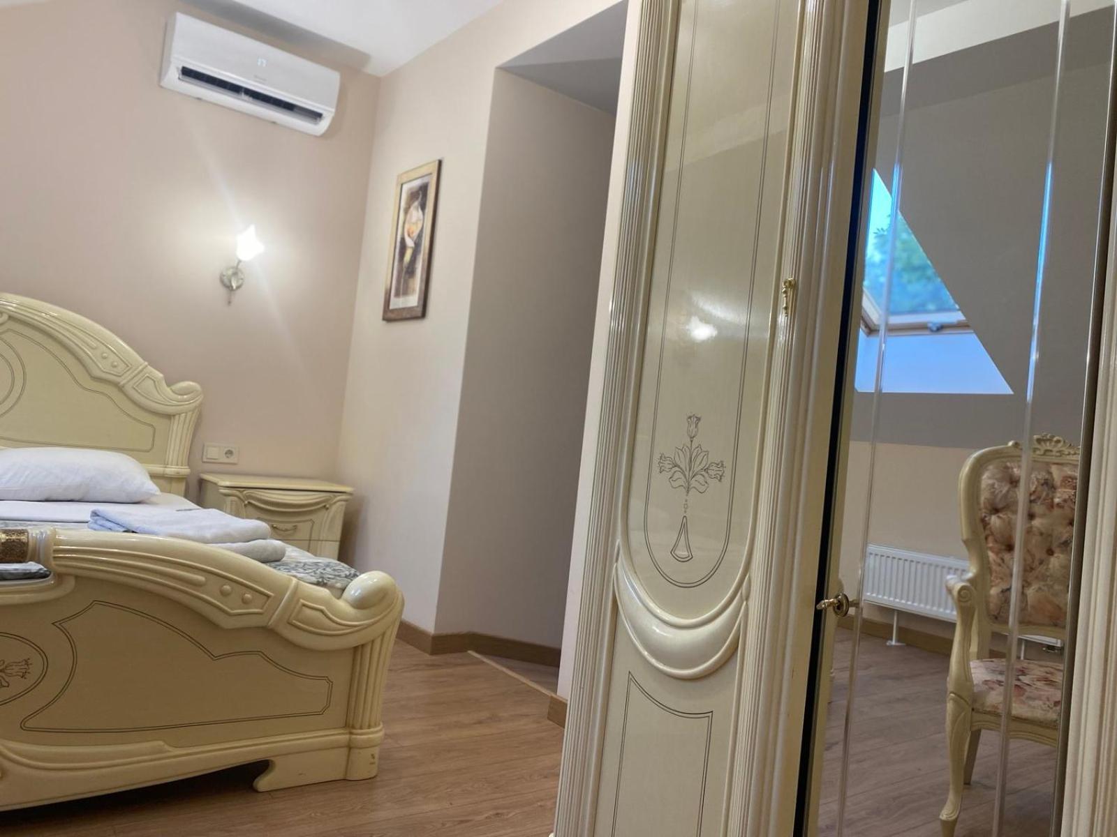 Apartment Yaroslava Osmomysla 9 Square - Center Lviv
