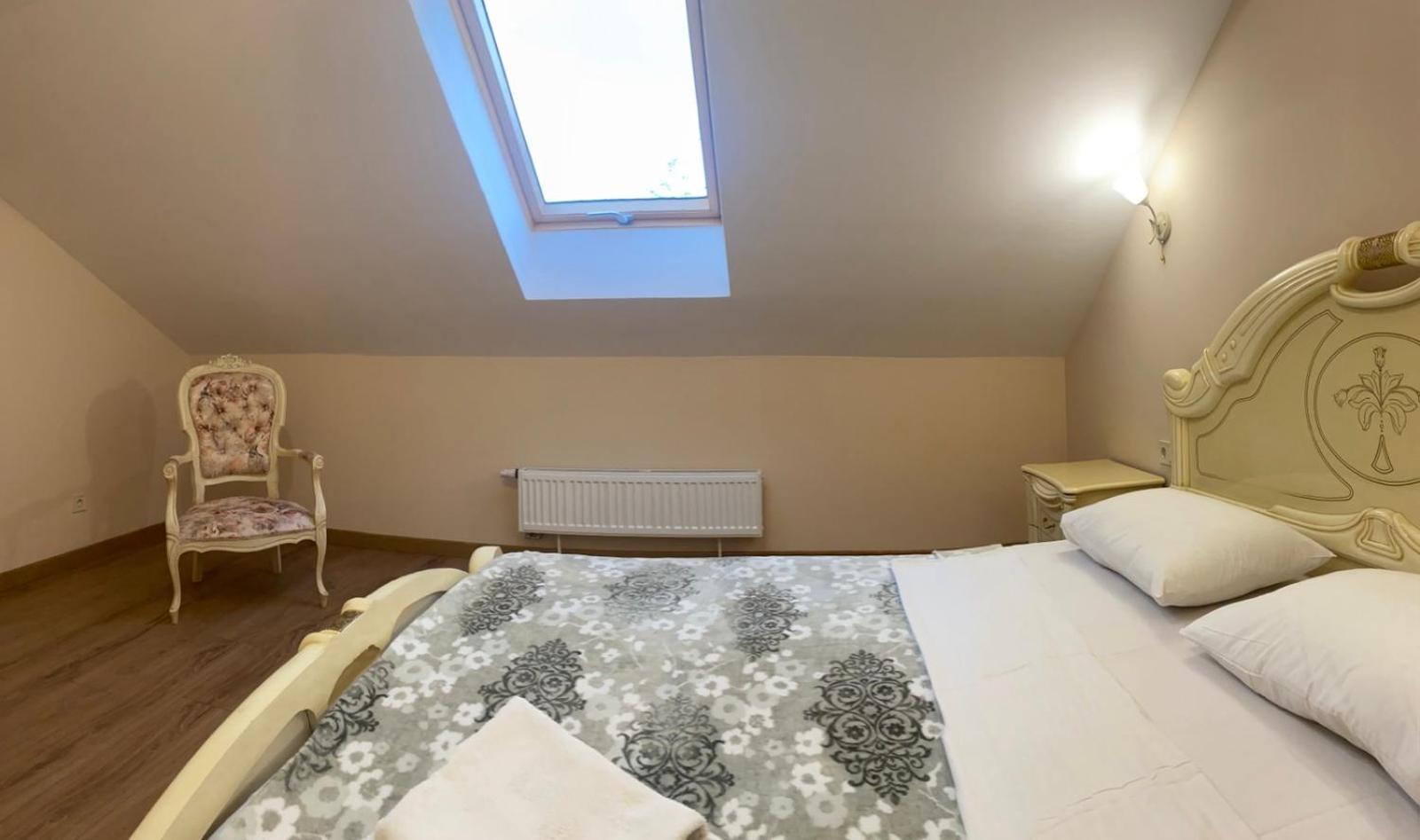 Yaroslava Osmomysla 9 Square - Center Apartment *