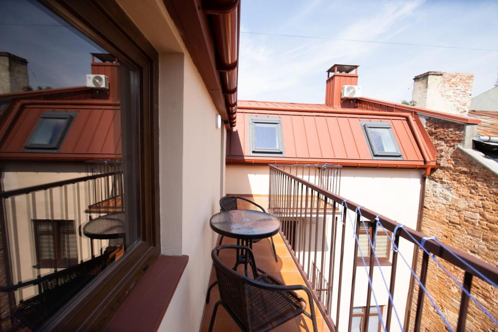 Yaroslava Osmomysla 9 Square - Center Apartment *