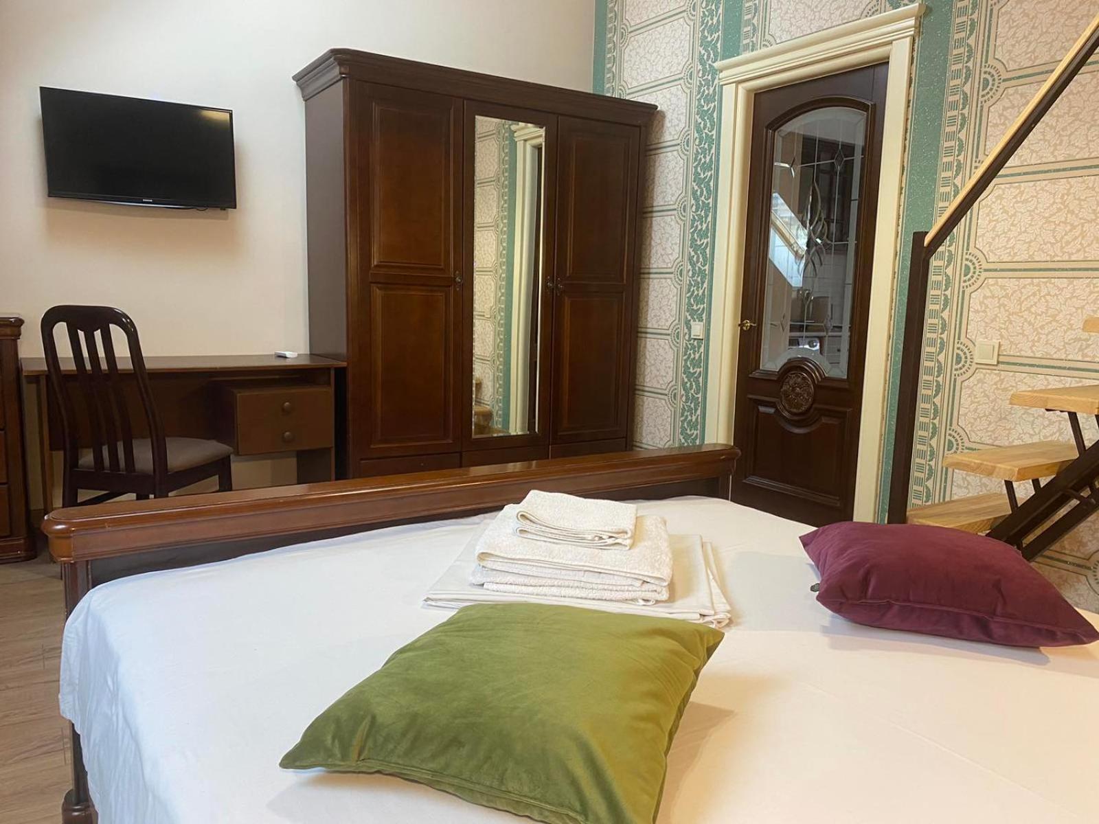 Yaroslava Osmomysla 9 Square - Center Apartment Lviv