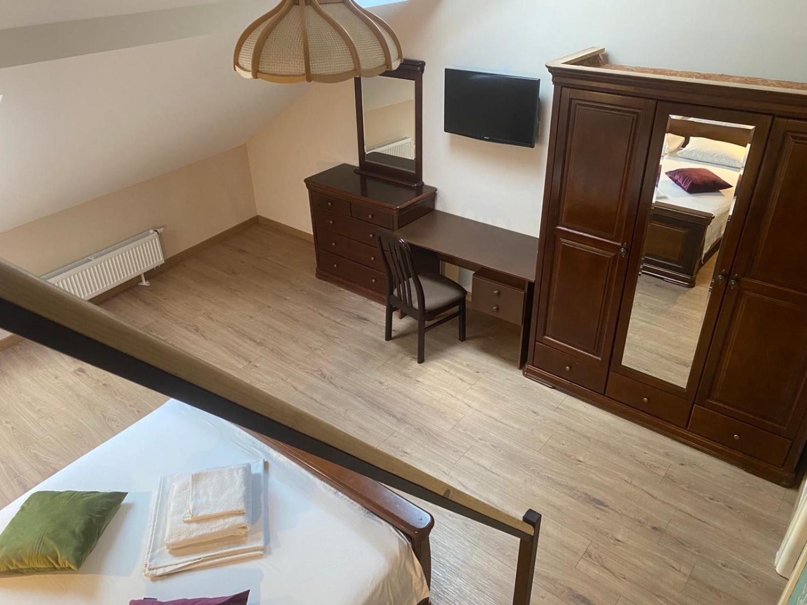 Yaroslava Osmomysla 9 Square - Center Apartment
