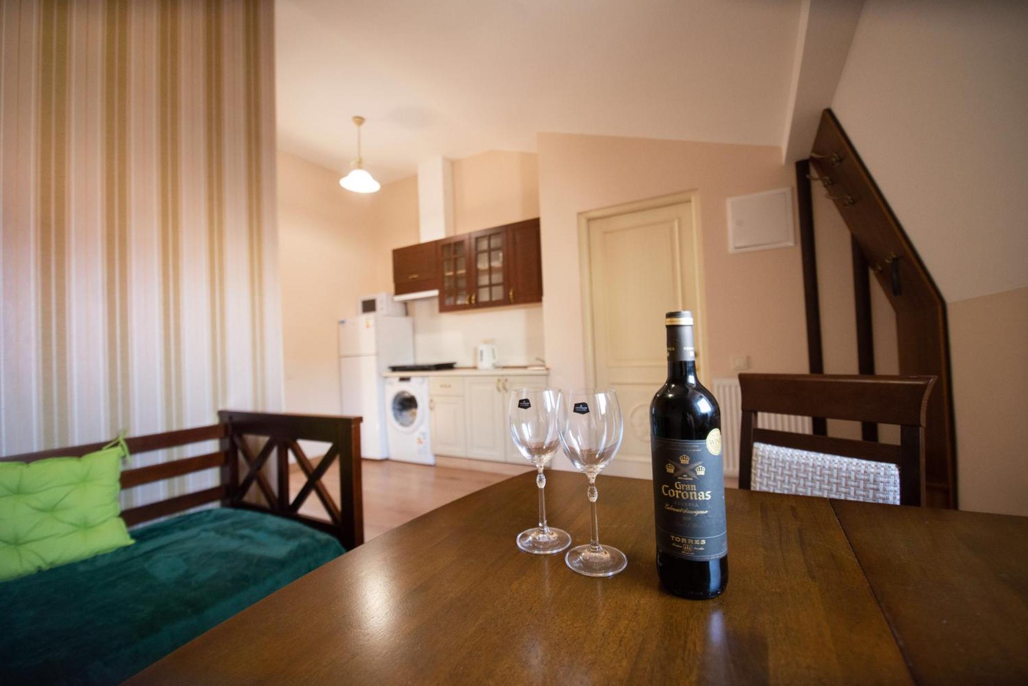 Yaroslava Osmomysla 9 Square - Center Apartment *