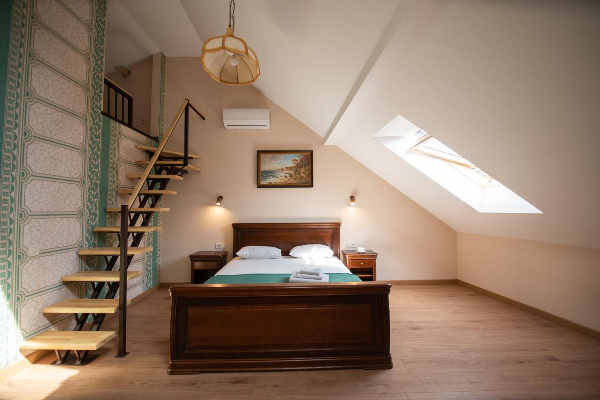 Yaroslava Osmomysla 9 Square - Center Apartment Lviv