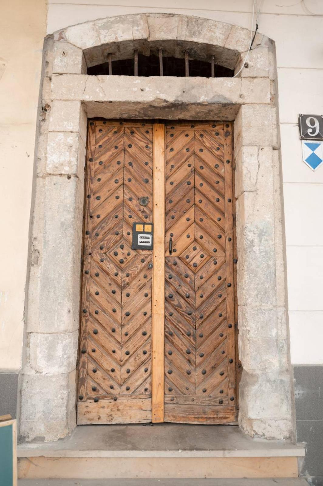Yaroslava Osmomysla 9 Square - Center Apartment