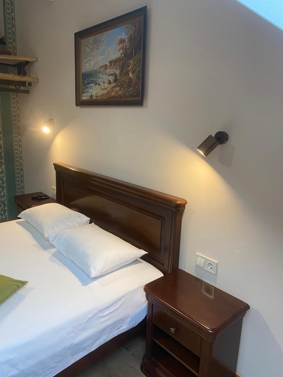 Yaroslava Osmomysla 9 Square - Center Apartment Lviv