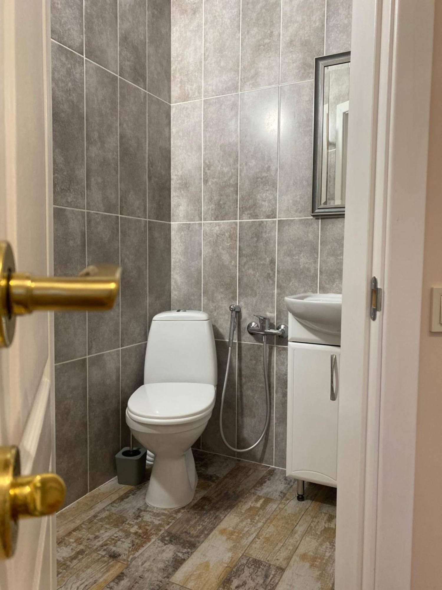 Yaroslava Osmomysla 9 Square - Center Apartment *