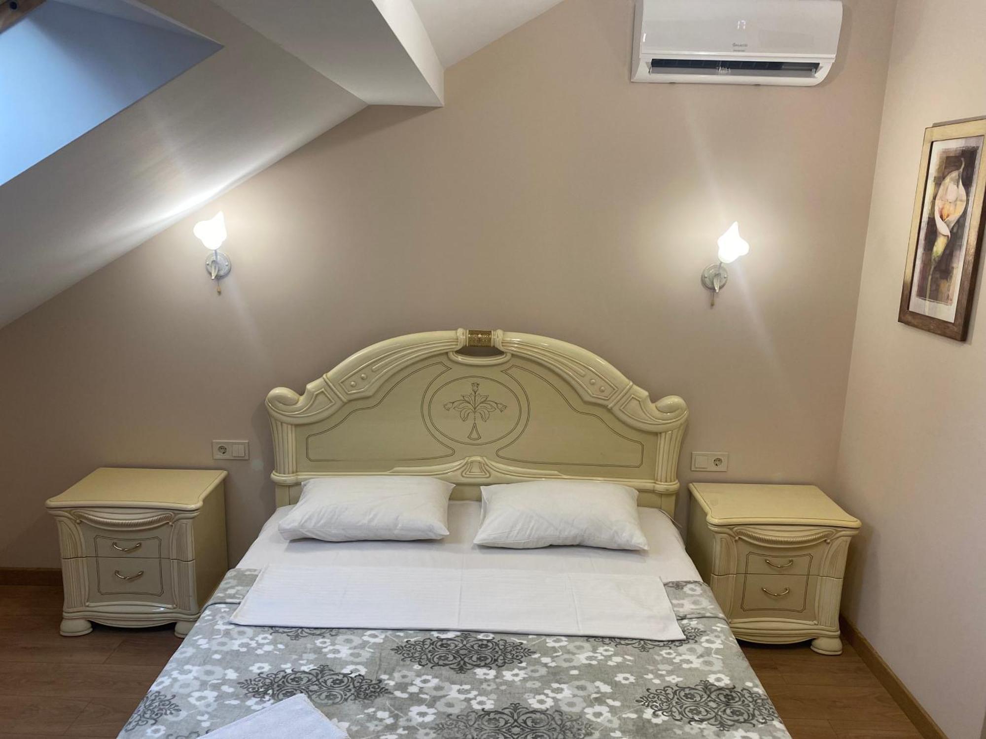 Yaroslava Osmomysla 9 Square - Center Apartment Lviv