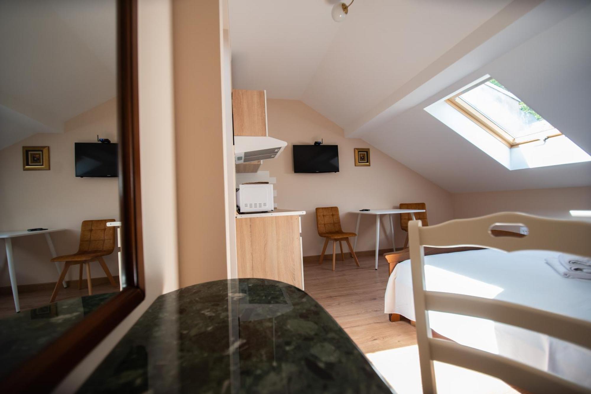 Yaroslava Osmomysla 9 Square - Center Apartment Lviv