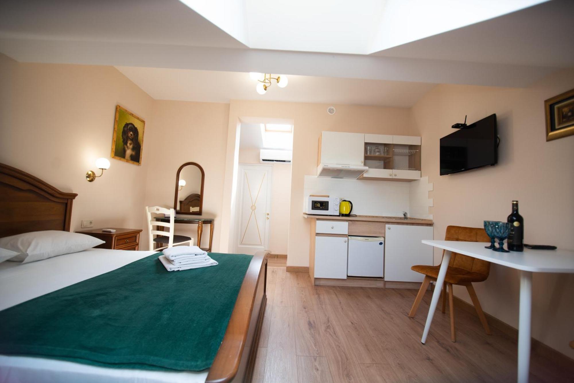 Apartment Yaroslava Osmomysla 9 Square - Center *