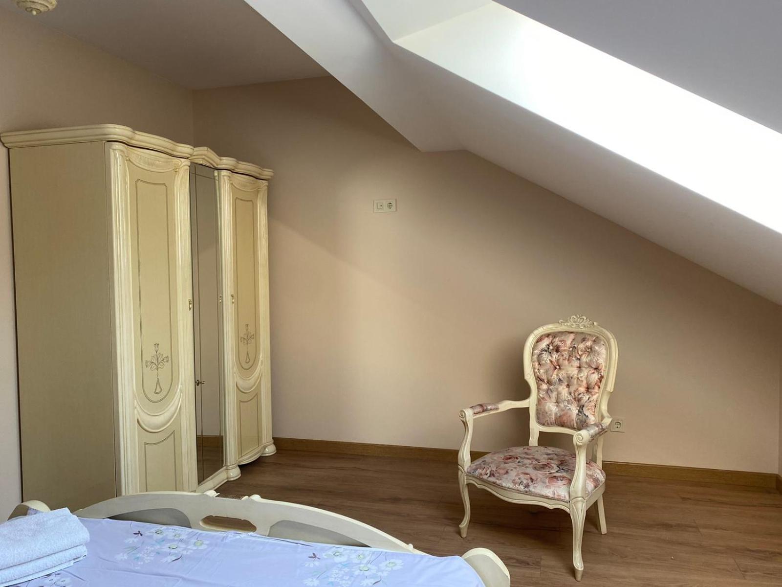 Yaroslava Osmomysla 9 Square - Center